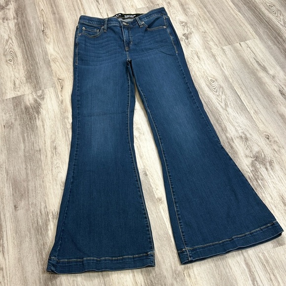 Torrid Sky High A-Line Flare Premium Stretch Denim Jeans / Women's Size 12 Tall